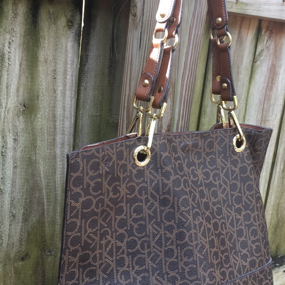 Calvin Klein oversized leather handbag - Picture 7 of 8